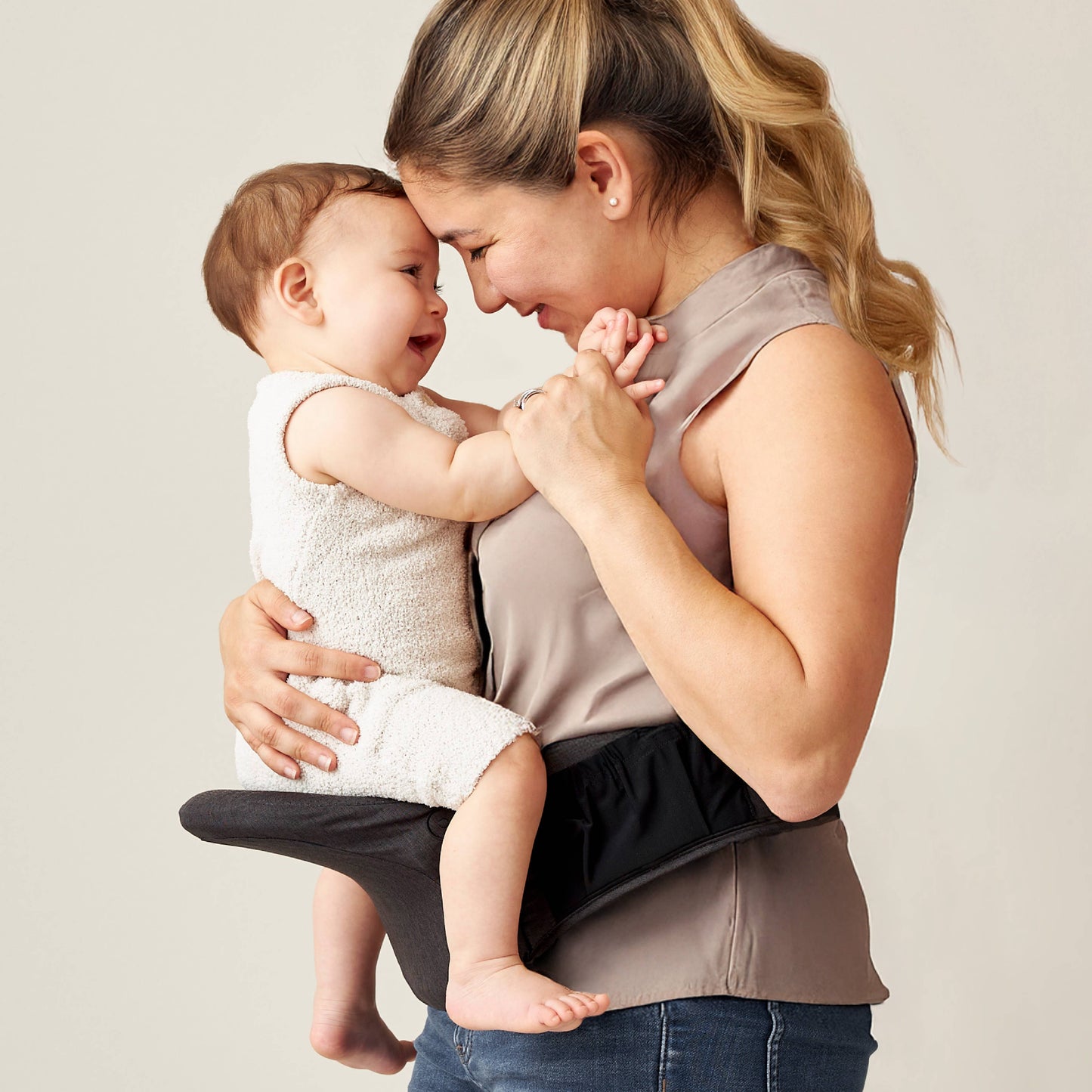 Itzy Hold & Fold™ Hip Carrier