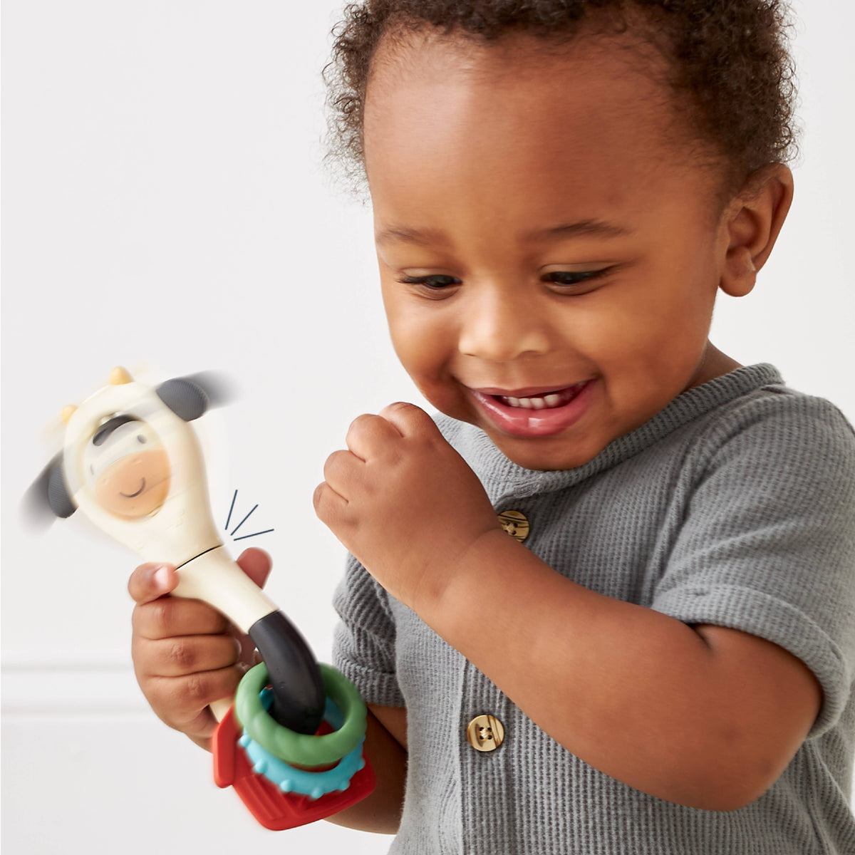 Itzy Spinner Teething Rattle Cow